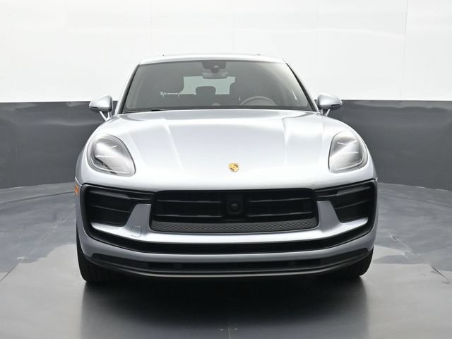 Certified 2025 Porsche Macan AWD/4WD image 26