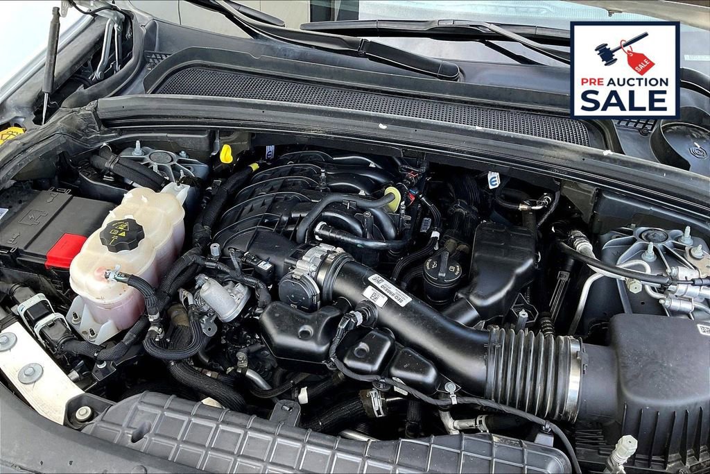 Used 2024 Jeep Grand Cherokee Altitude AWD/4WD image 31