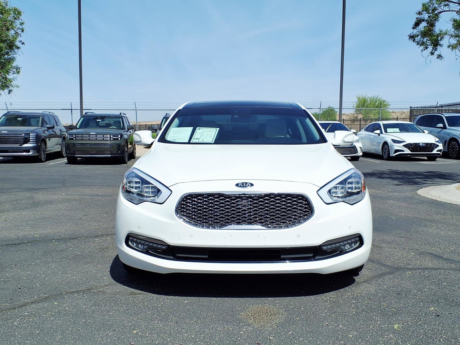 Used 2017 Kia K900 Luxury RWD image 2