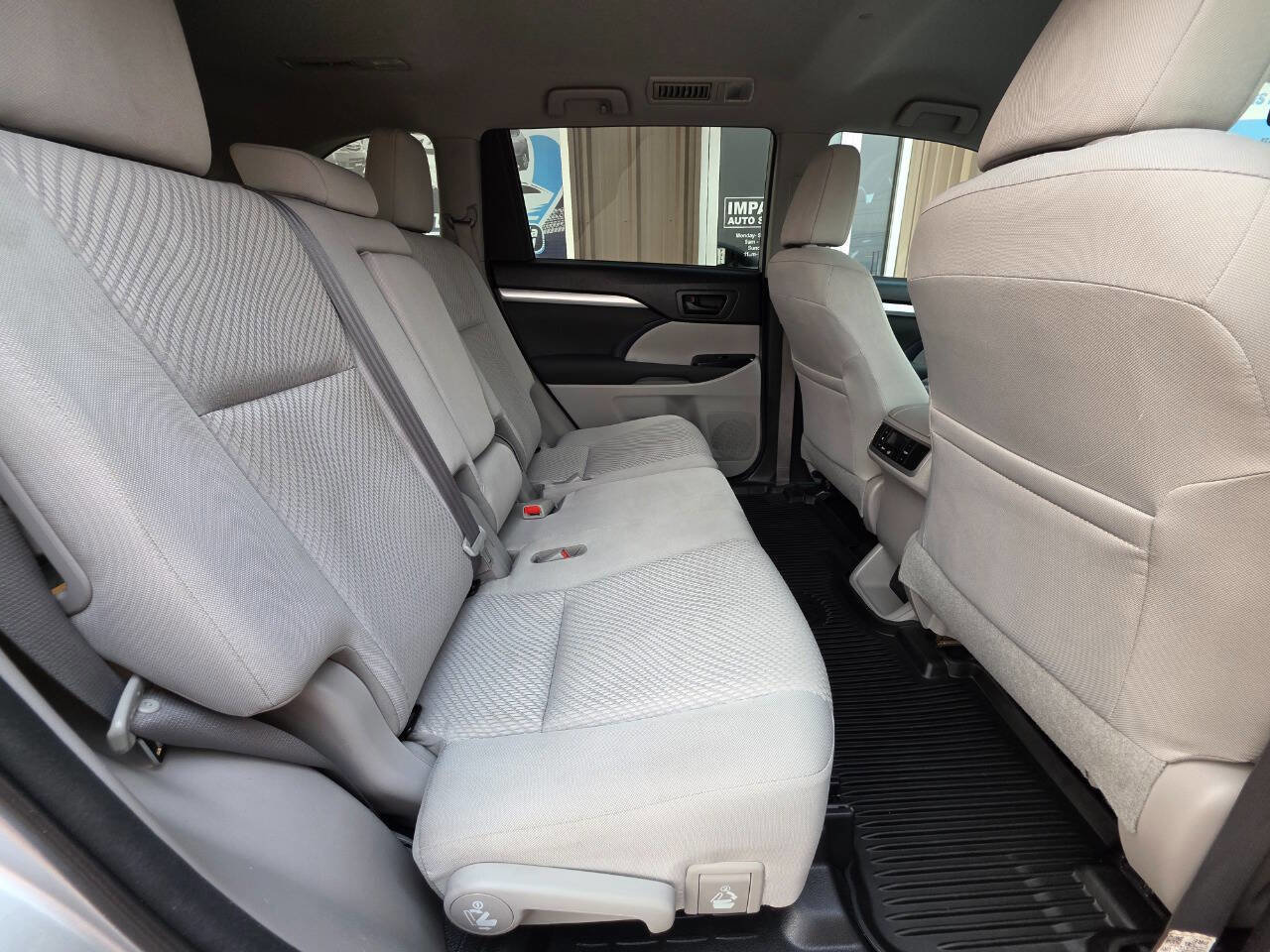 Used 2018 Toyota Highlander AWD V6 image 10