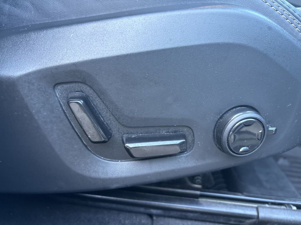 Certified 2024 Volvo XC60 T8 Ultimate w/ Protection Package Premier image 46