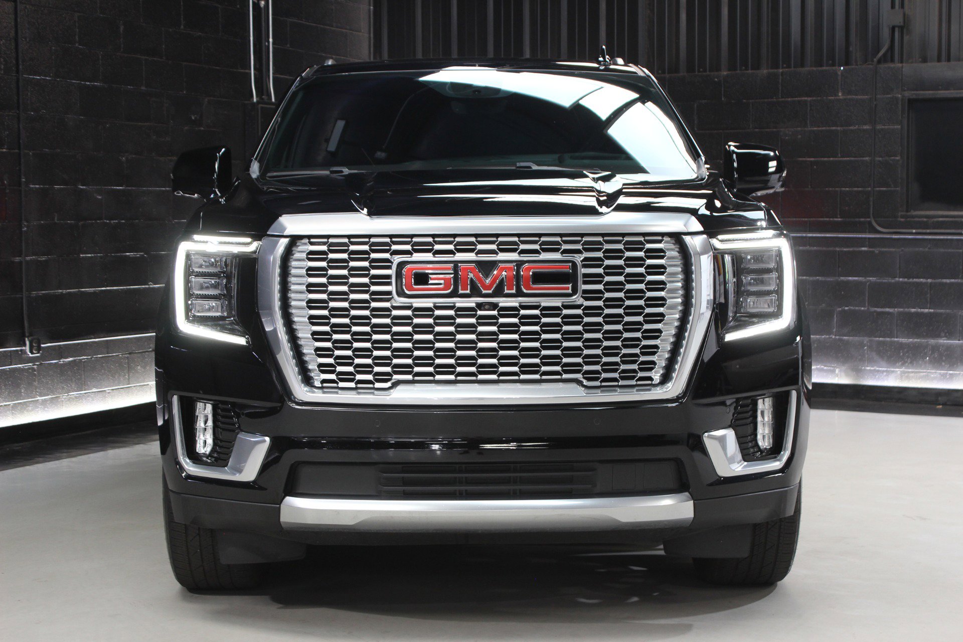 Used 2023 GMC Yukon Denali w/ Advanced Technology Package image 5
