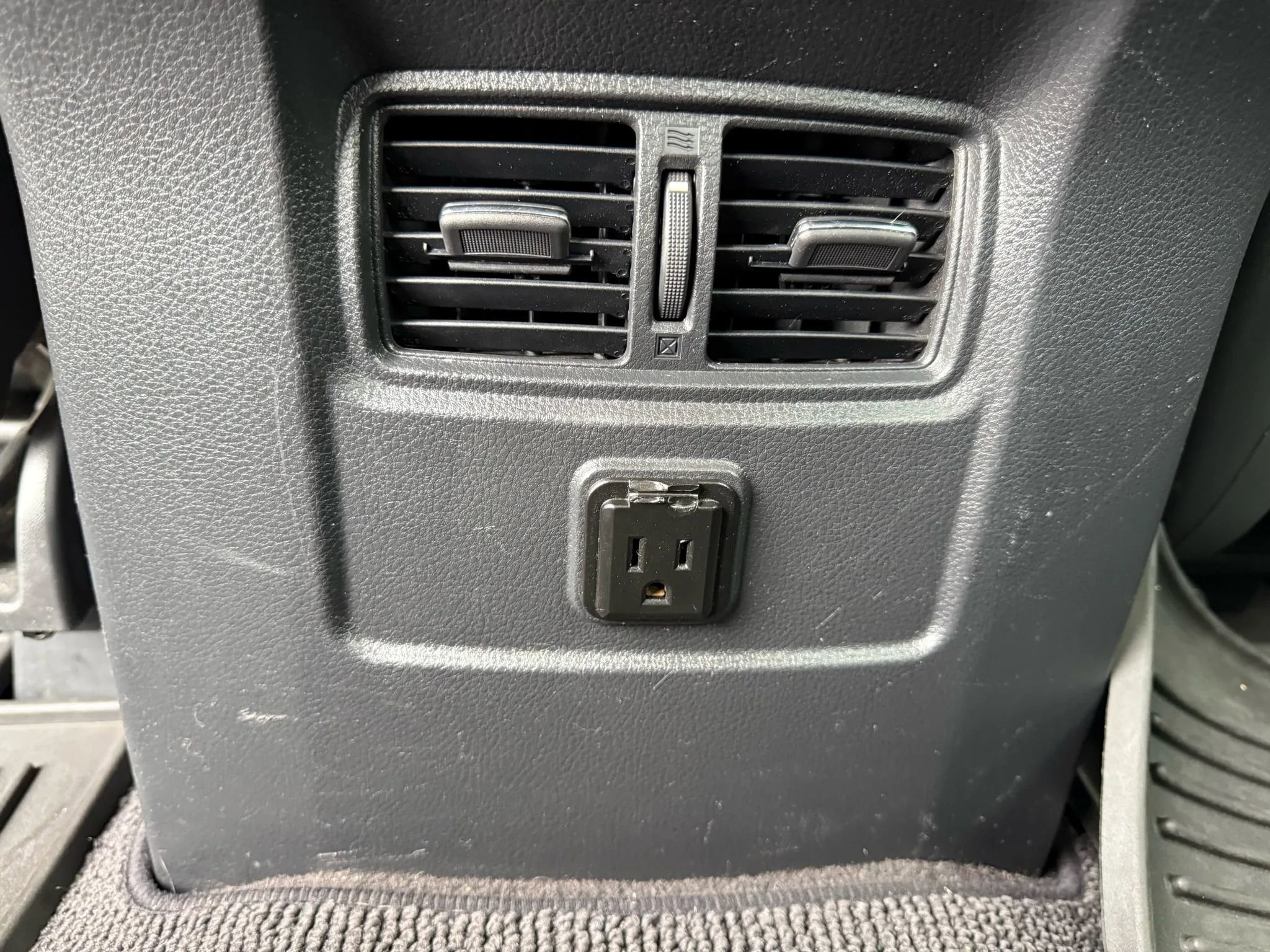 Used 2017 Nissan Titan SL image 25