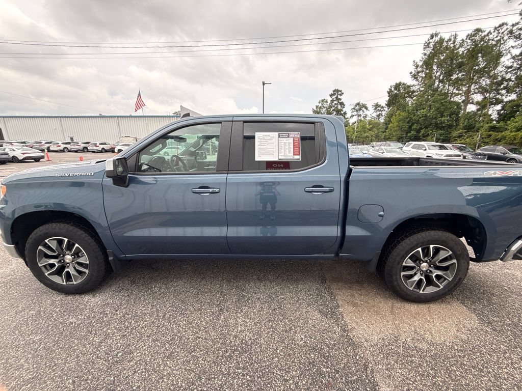 Used 2024 Chevrolet Silverado 1500 LT AWD/4WD image 5