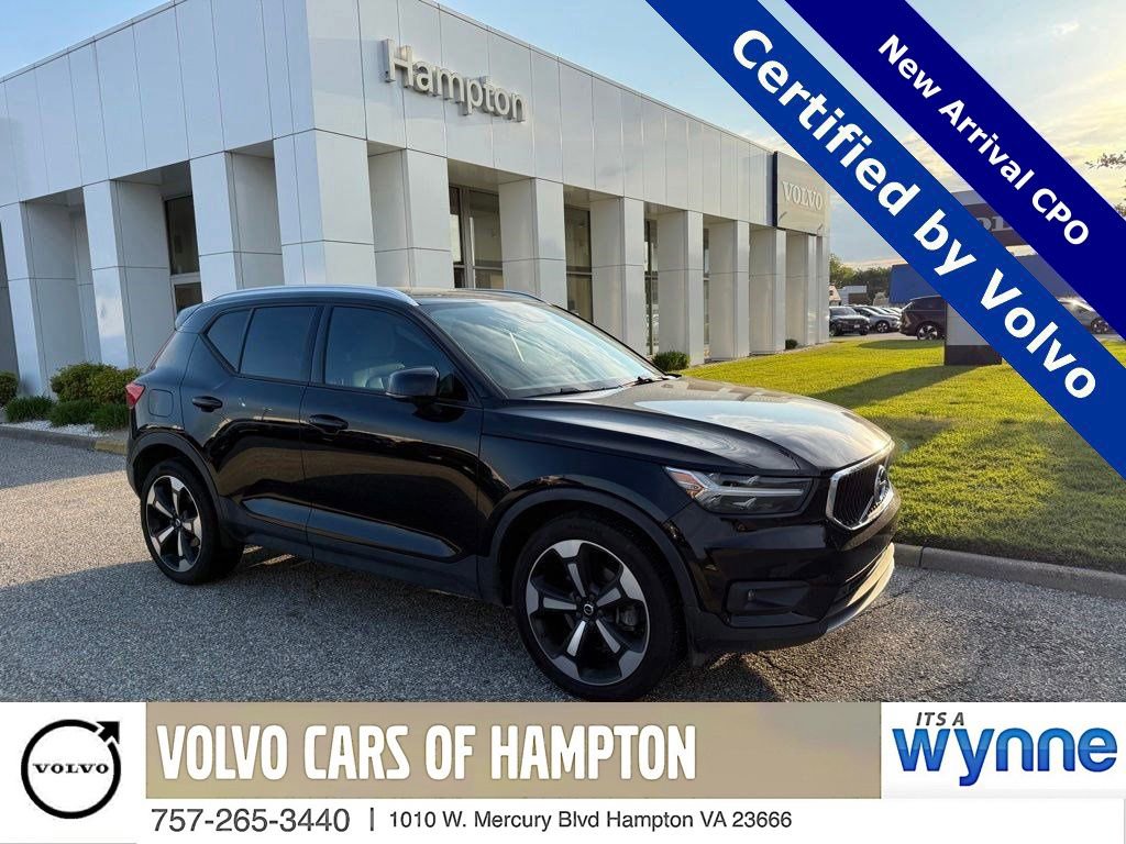 Used 2022 Volvo XC40 T4 Momentum