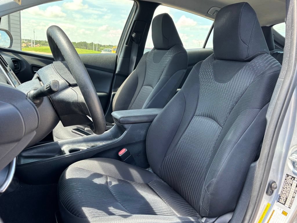 Used 2017 Toyota Prius Two w/ Prius Two Safety Plus Package FWD image 6
