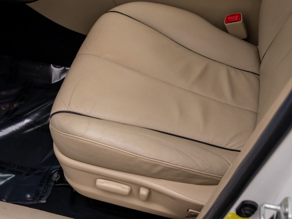 Used 2013 Toyota Venza XLE image 14