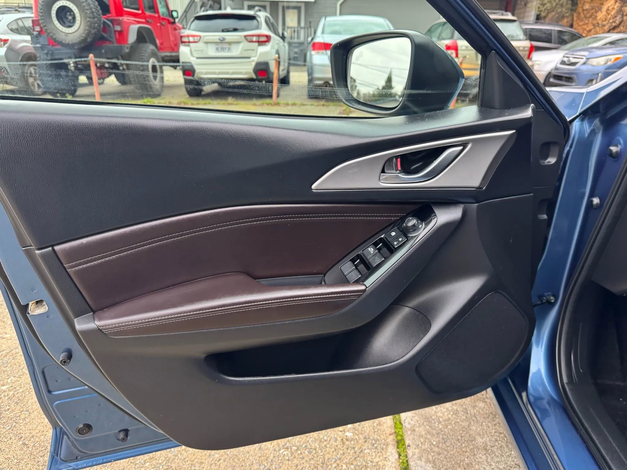 Used 2018 MAZDA MAZDA3 Touring image 14