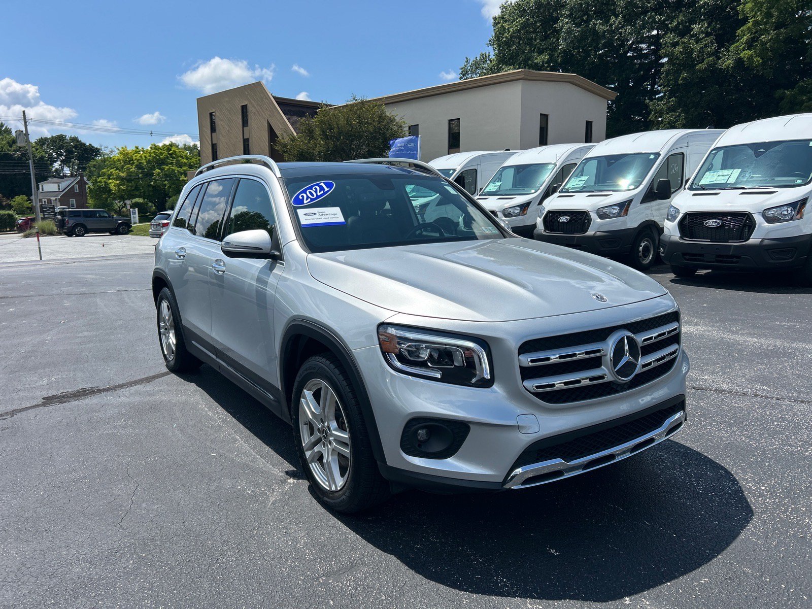 Used 2021 Mercedes-Benz GLB 250 4MATIC image 3
