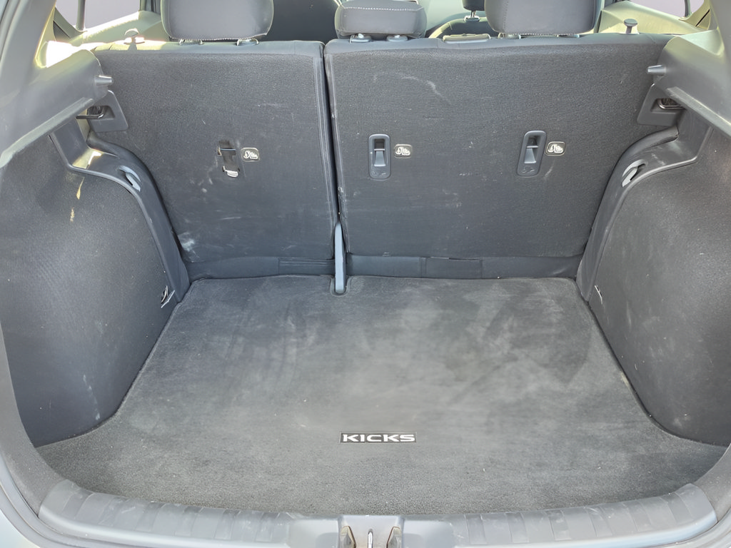 Used 2021 Nissan Kicks S FWD image 11