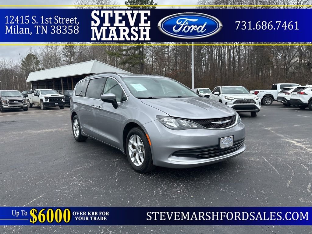 Used 2018 Chrysler Pacifica Touring w/ Tire & Wheel Group image 1