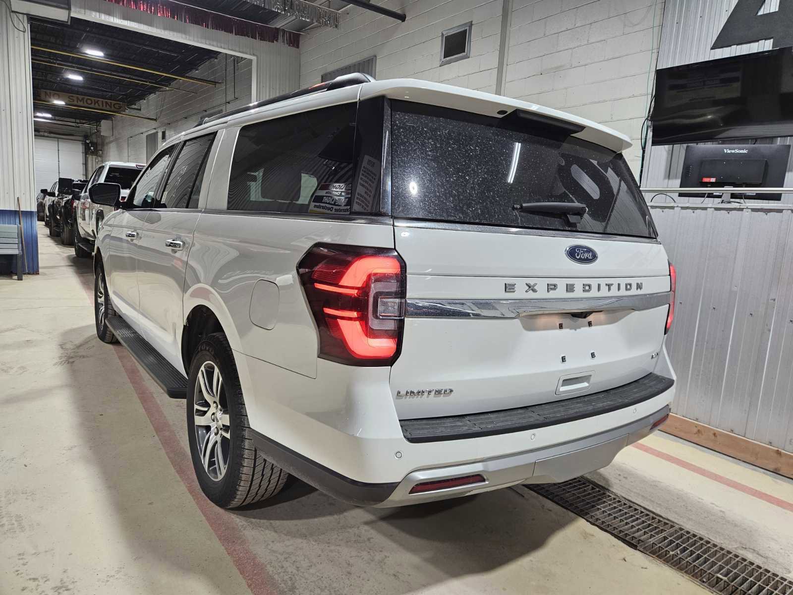 Used 2024 Ford Expedition Max Limited AWD/4WD image 6