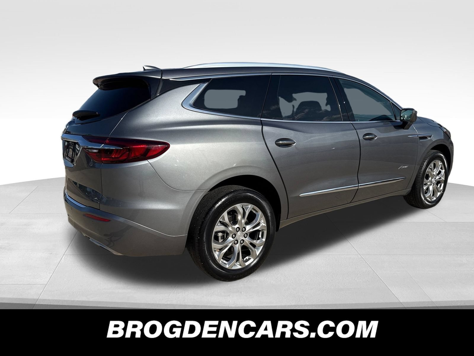 Used 2020 Buick Enclave Avenir w/ Avenir Technology Package AWD/4WD image 3
