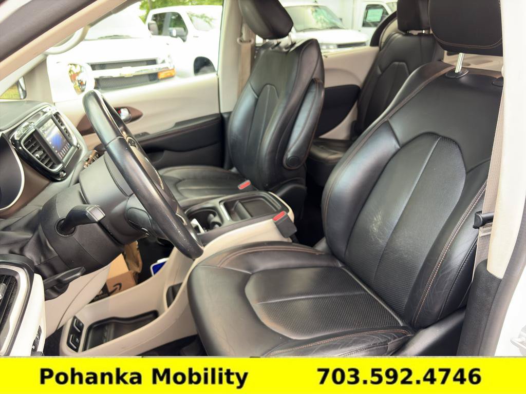 Used 2018 Chrysler Pacifica Touring-L FWD image 26
