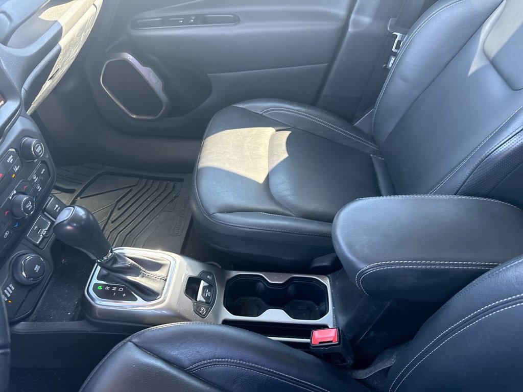 Used 2021 Jeep Renegade Limited AWD/4WD image 25