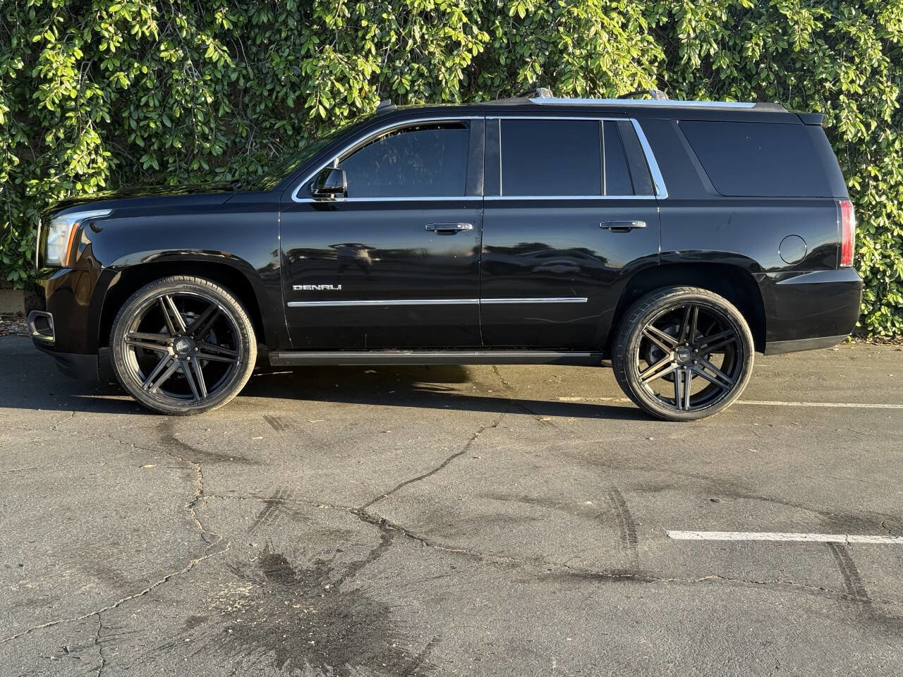 Used 2015 GMC Yukon Denali w/ Touring Package AWD/4WD image 6