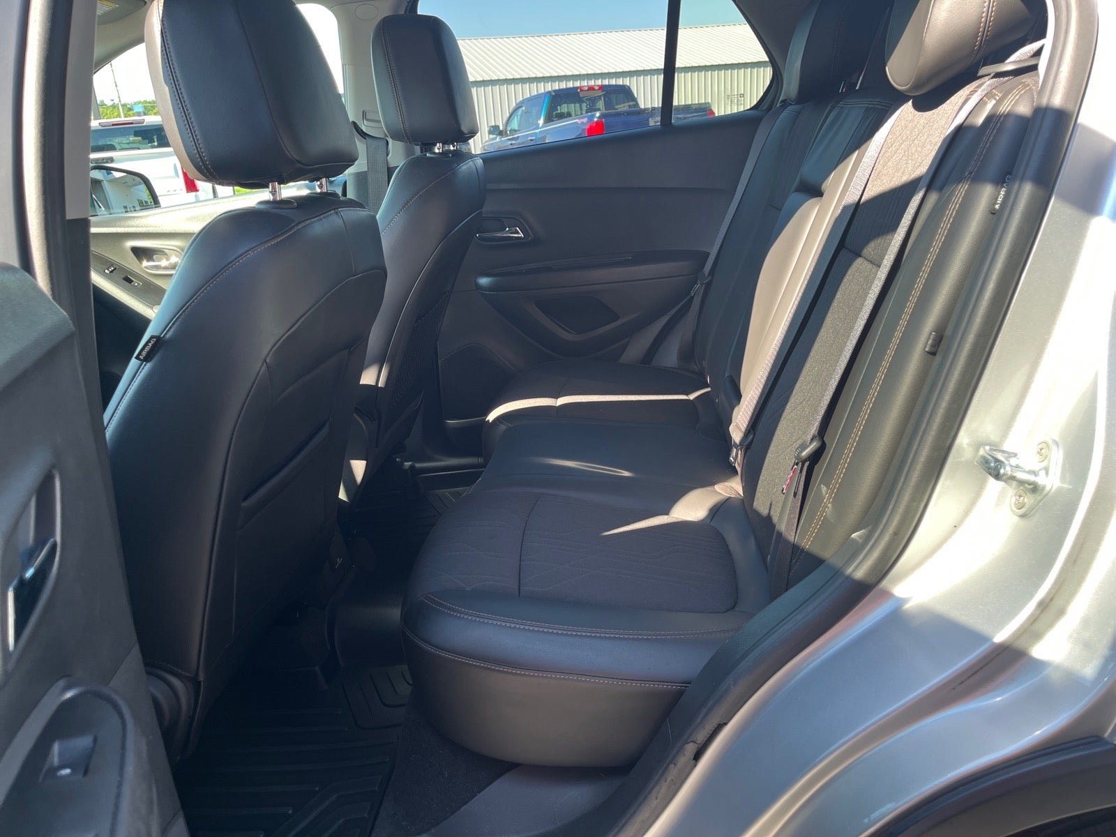 Used 2019 Chevrolet Trax LT w/ LT Convenience Package AWD/4WD image 16