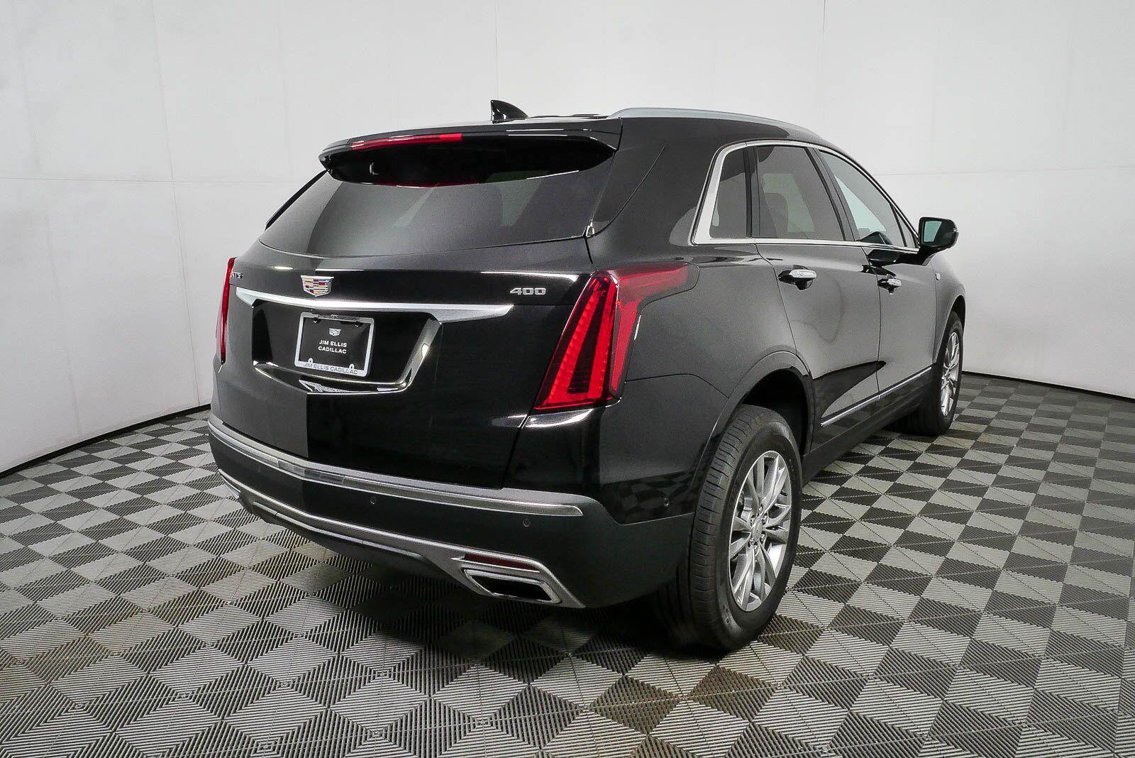 Certified 2023 Cadillac XT5 Premium Luxury w/ Technology Package FWD image 3