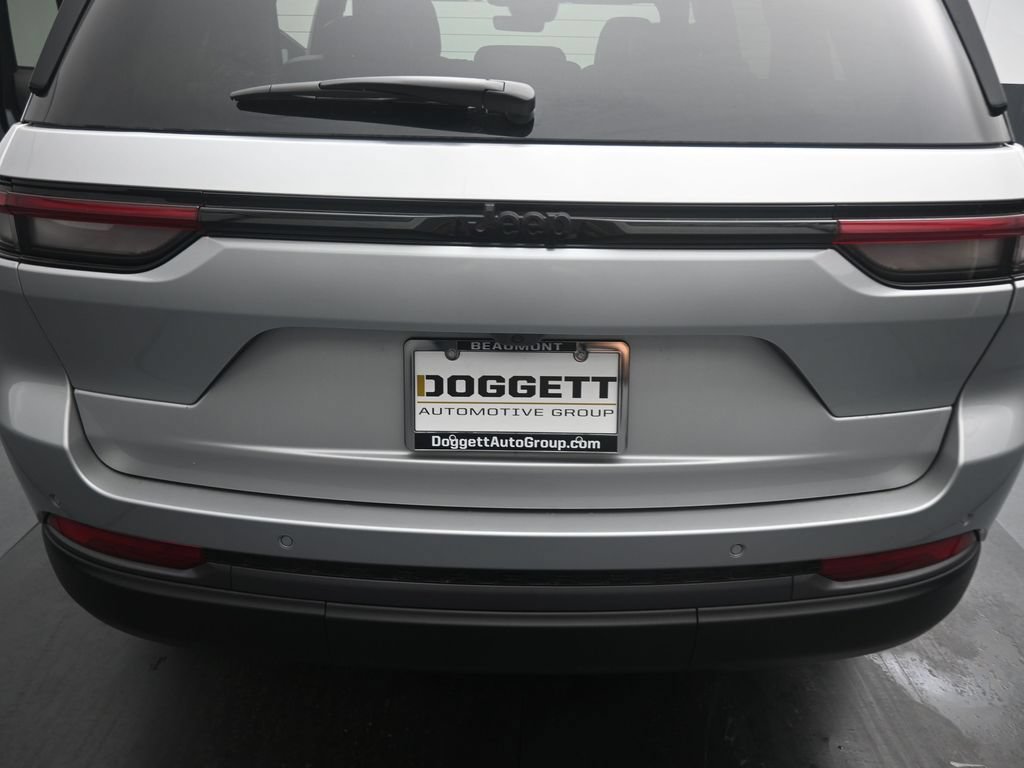 New 2026 Jeep Grand Cherokee Limited w/ Limited Altitude Package RWD image 10