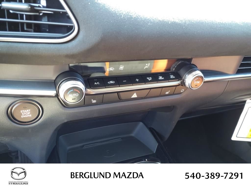 New 2025 MAZDA CX-30 Carbon image 18