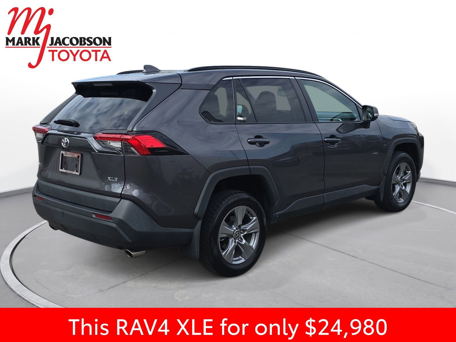 Used 2022 Toyota RAV4 XLE image 9