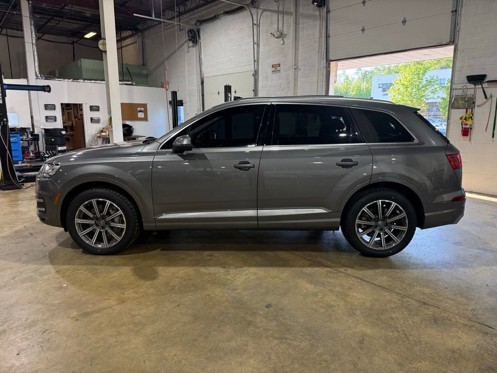 Used 2017 Audi Q7 3.0T Prestige AWD/4WD image 3