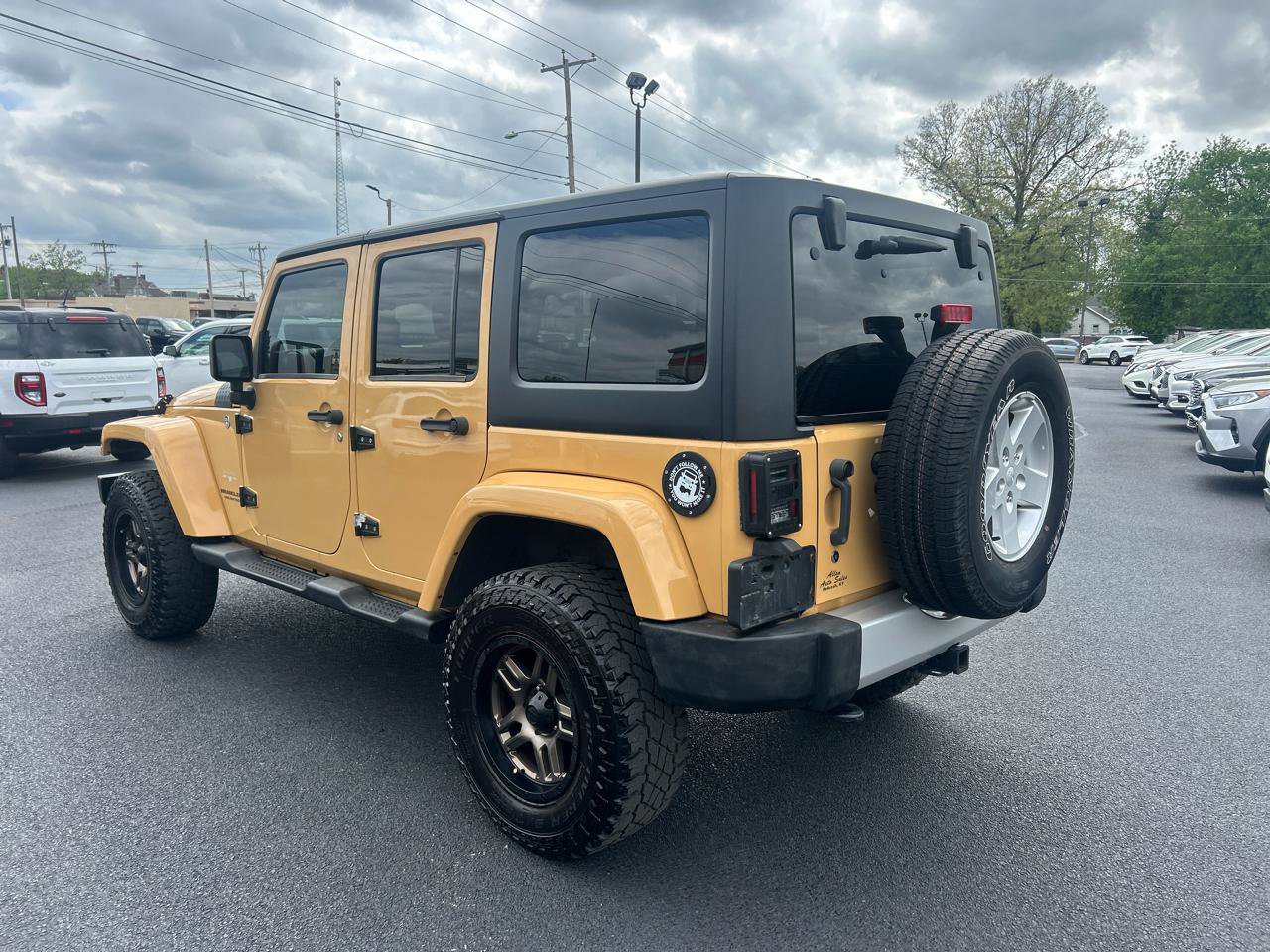 Used 2013 Jeep Wrangler Unlimited Sahara w/ Dual Top Group image 7