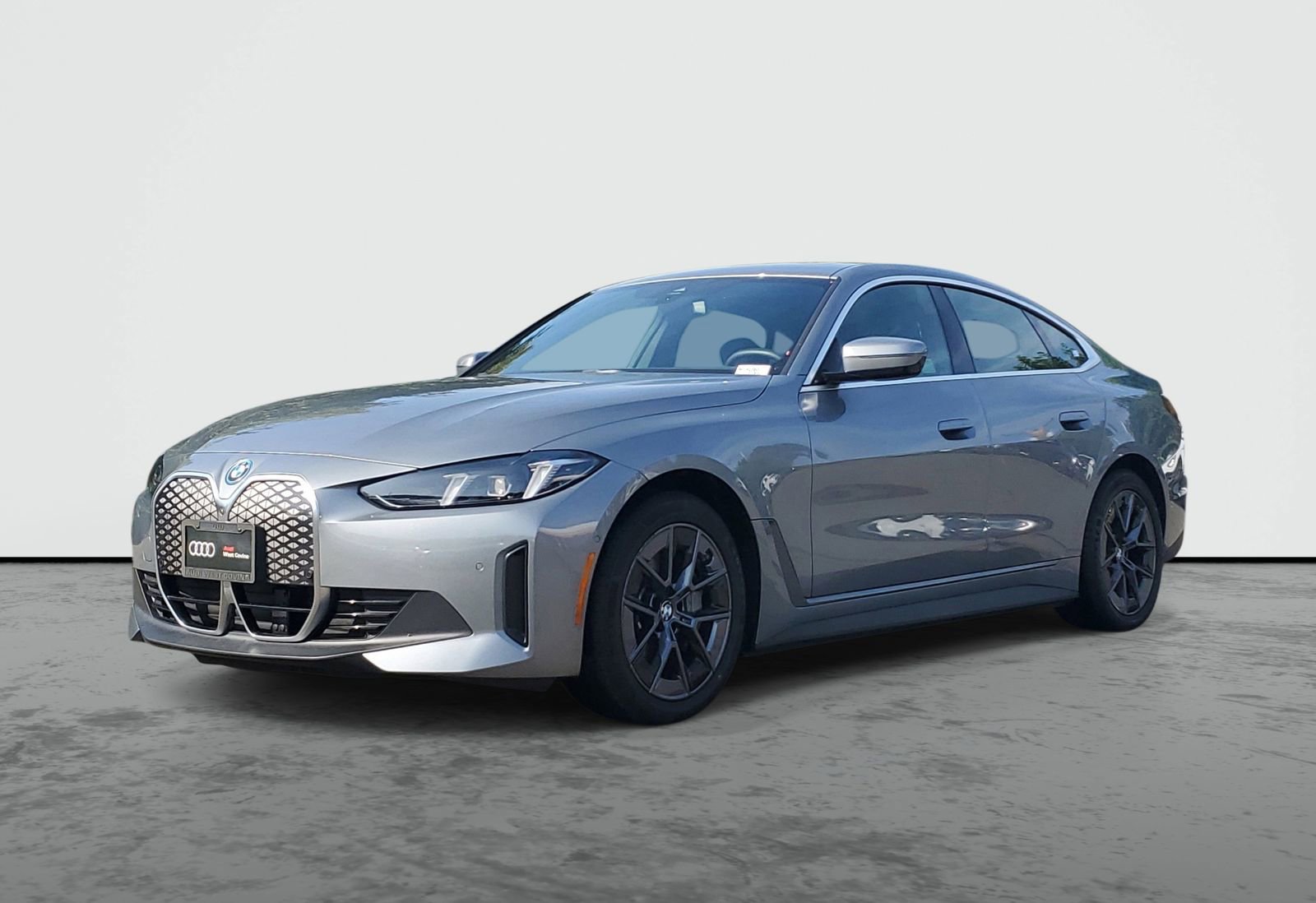 Used 2025 BMW i4 eDrive40 RWD image 2
