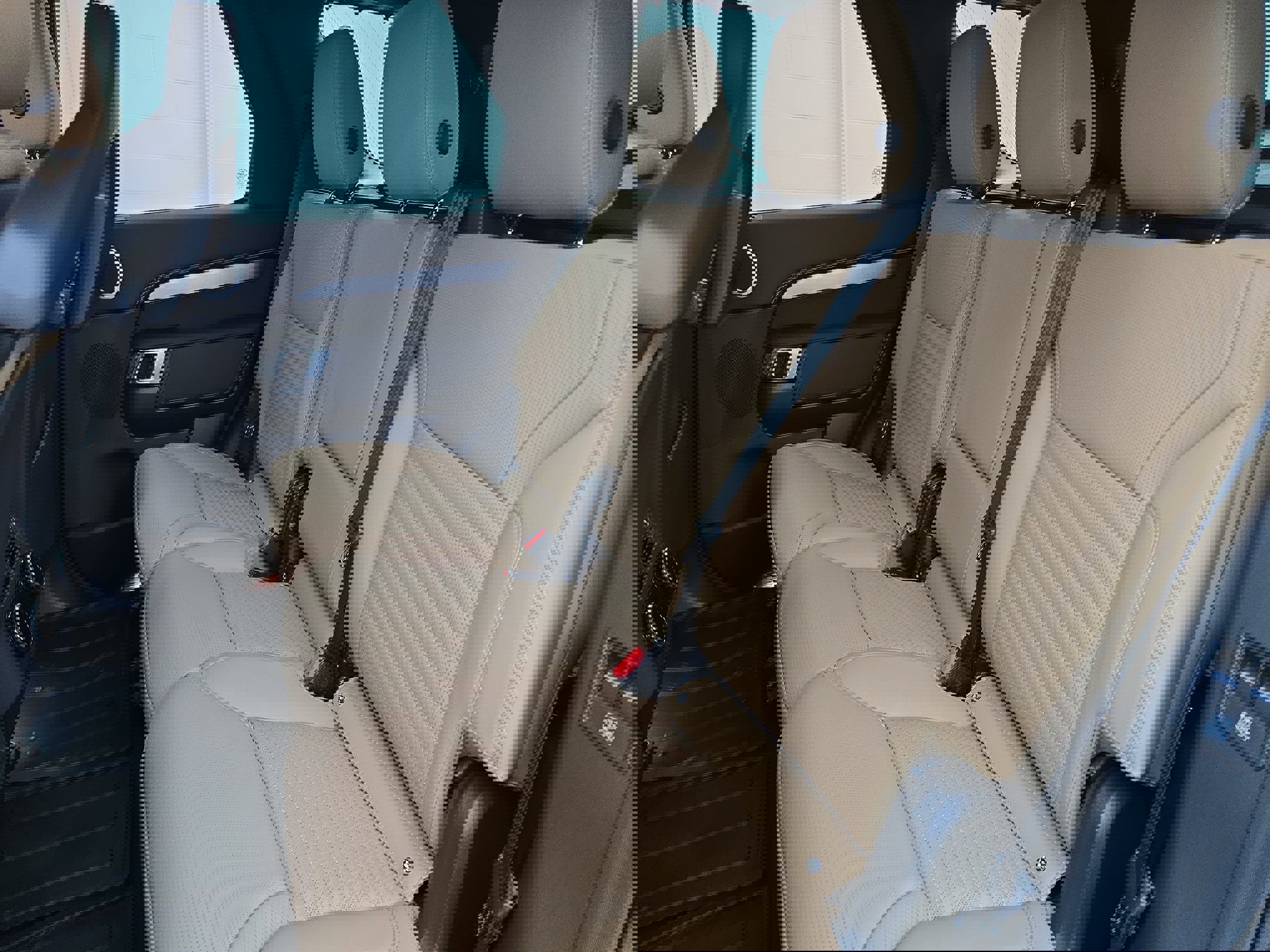 New 2026 Land Rover Discovery Dynamic SE image 14