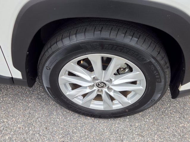 Used 2025 Toyota Corolla Cross LE FWD image 16