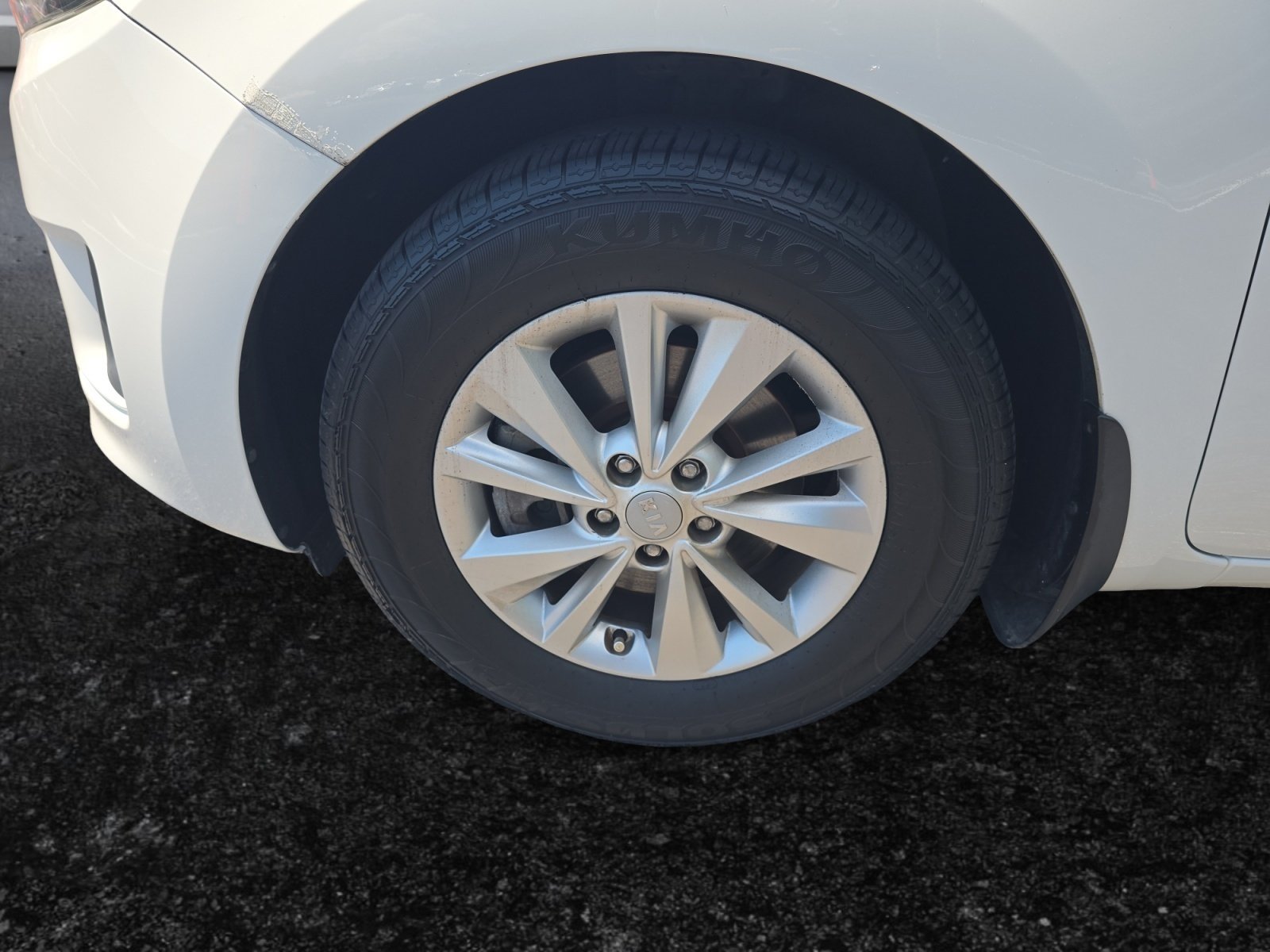 Used 2018 Kia Sedona L FWD image 9