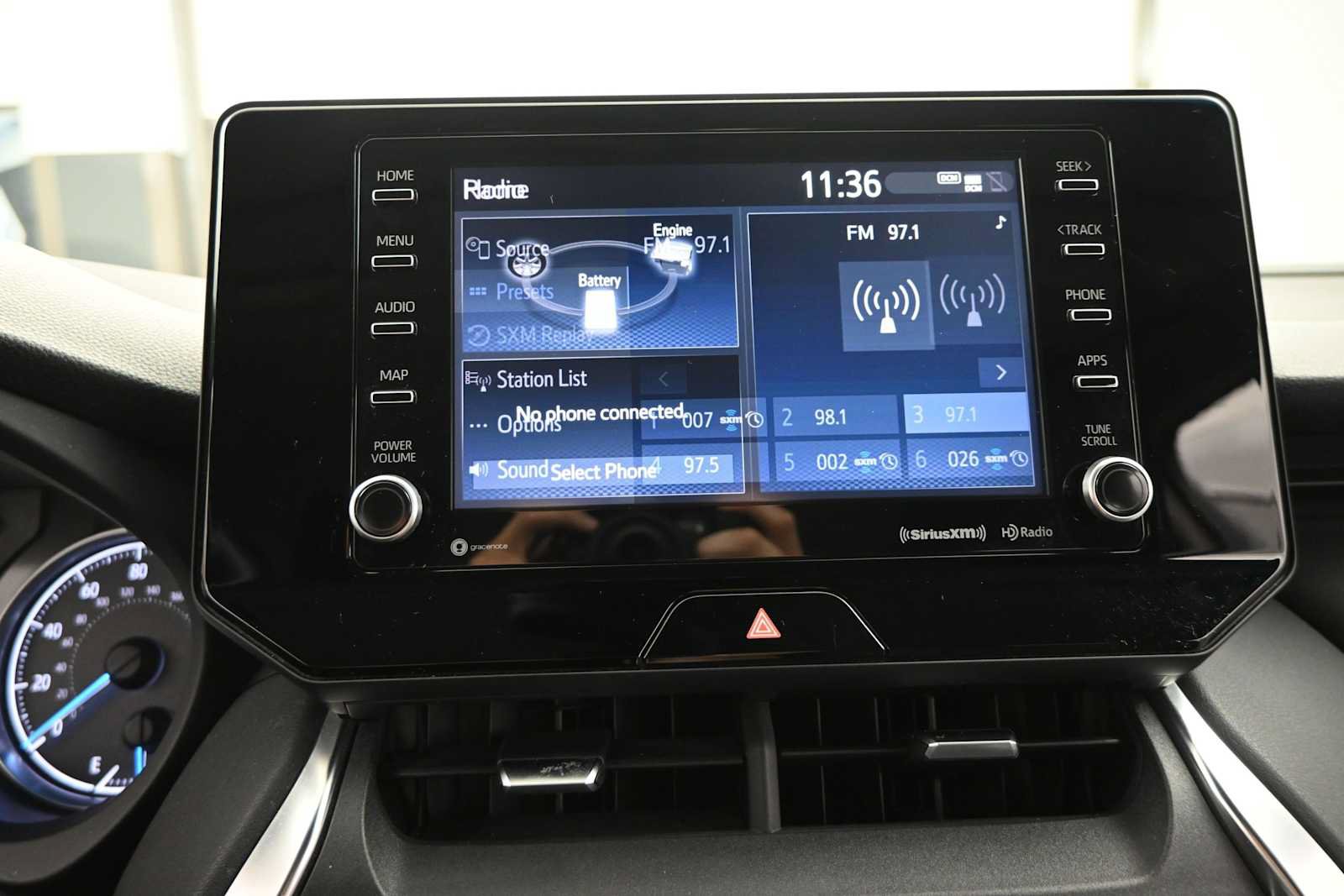 Used 2021 Toyota Venza LE AWD/4WD image 21