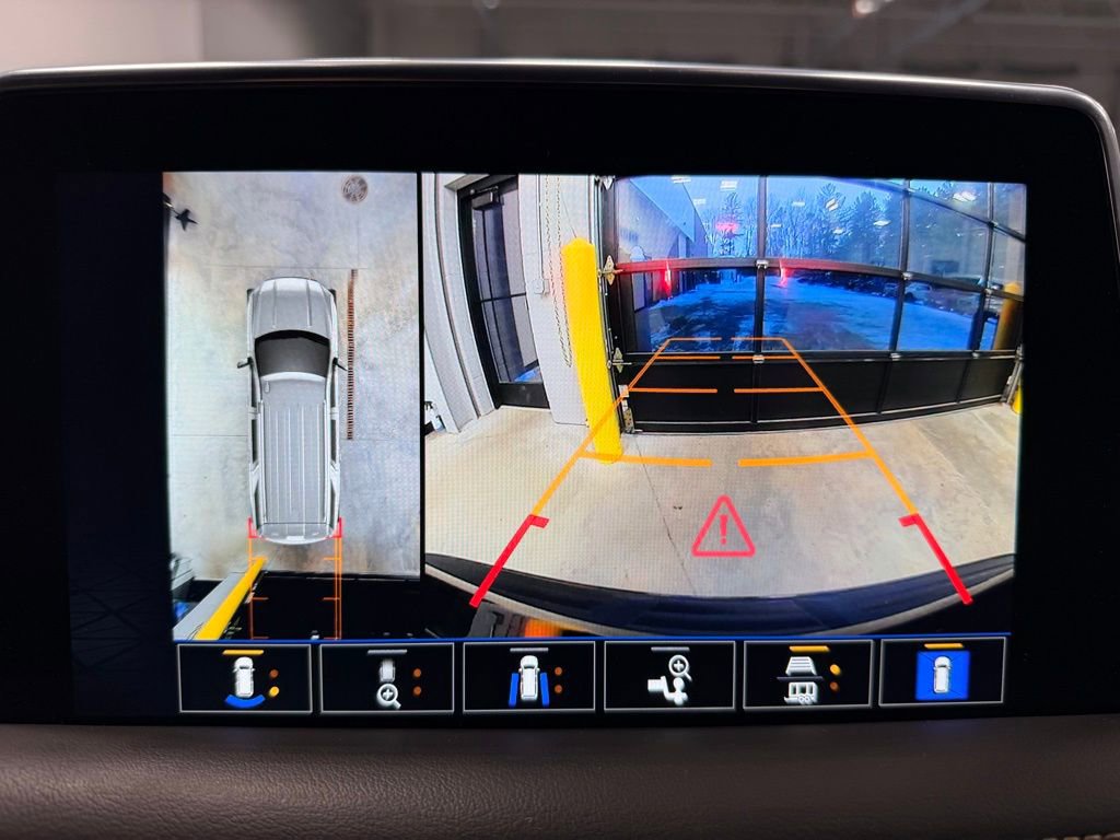 Used 2023 GMC Yukon SLT w/ SLT Luxury Package image 48