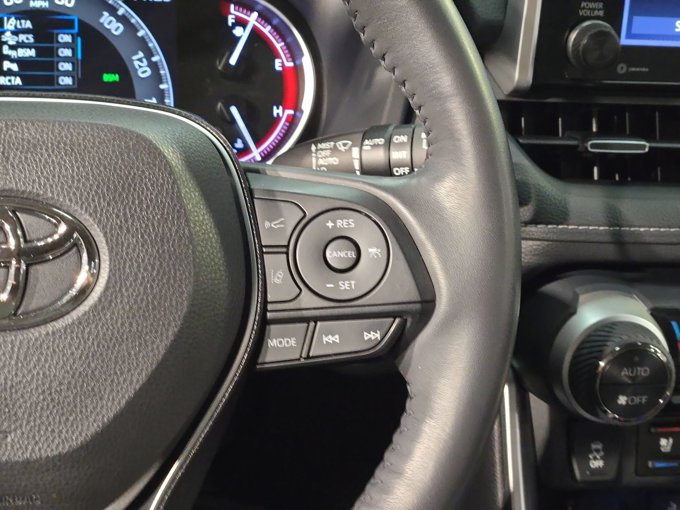 Used 2021 Toyota RAV4 Limited AWD/4WD image 29