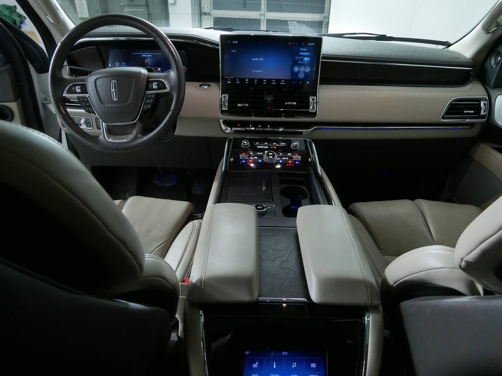 Used 2023 Lincoln Navigator Reserve image 19