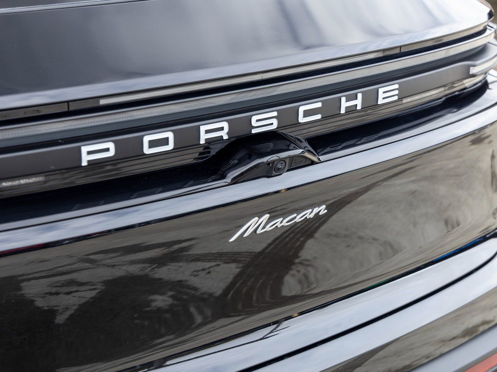 Certified 2025 Porsche Macan Electric image 21