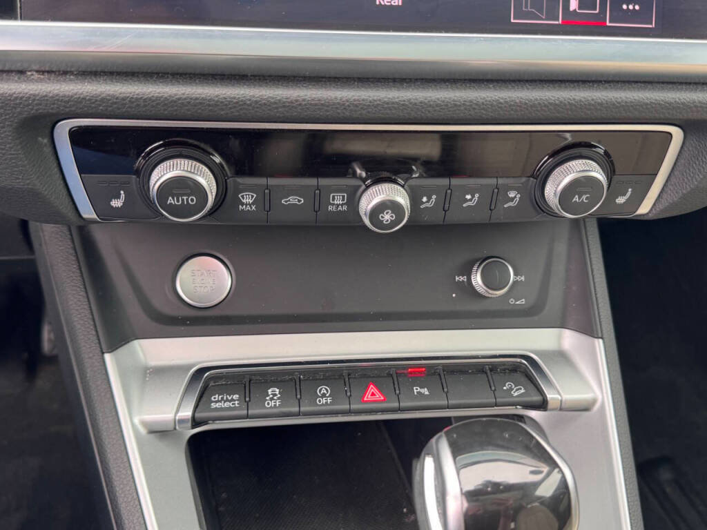 Used 2019 Audi Q3 2.0T Premium w/ Convenience Package image 12