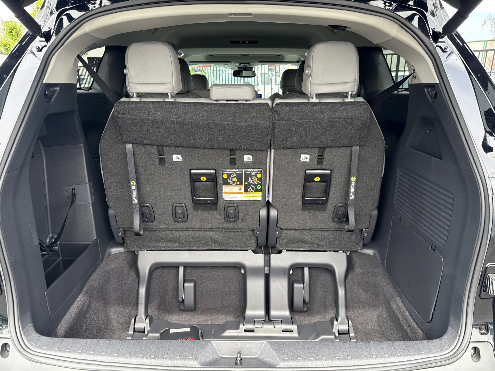 Used 2026 Toyota Sienna XLE FWD image 11