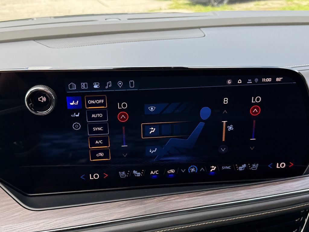New 2026 Chevrolet Suburban Premier w/ Sun And Tow Package AWD/4WD image 17