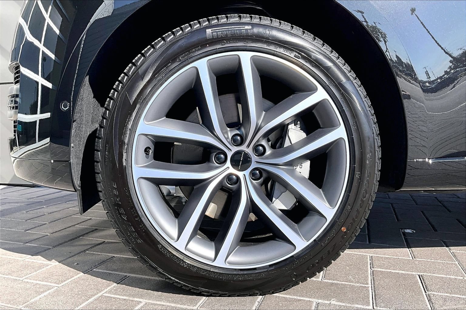 New 2026 Land Rover Range Rover Long Wheelbase SE AWD/4WD image 13