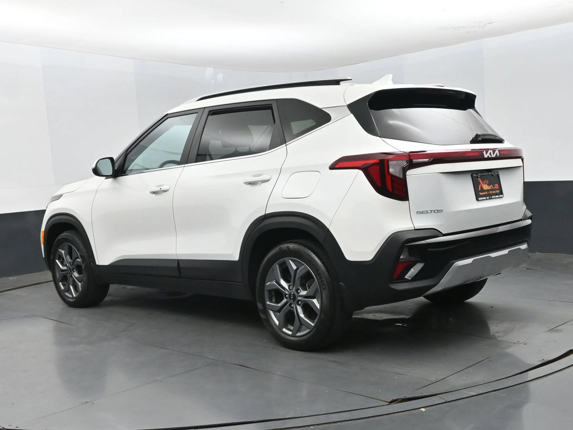 Used 2024 Kia Seltos S AWD/4WD image 7
