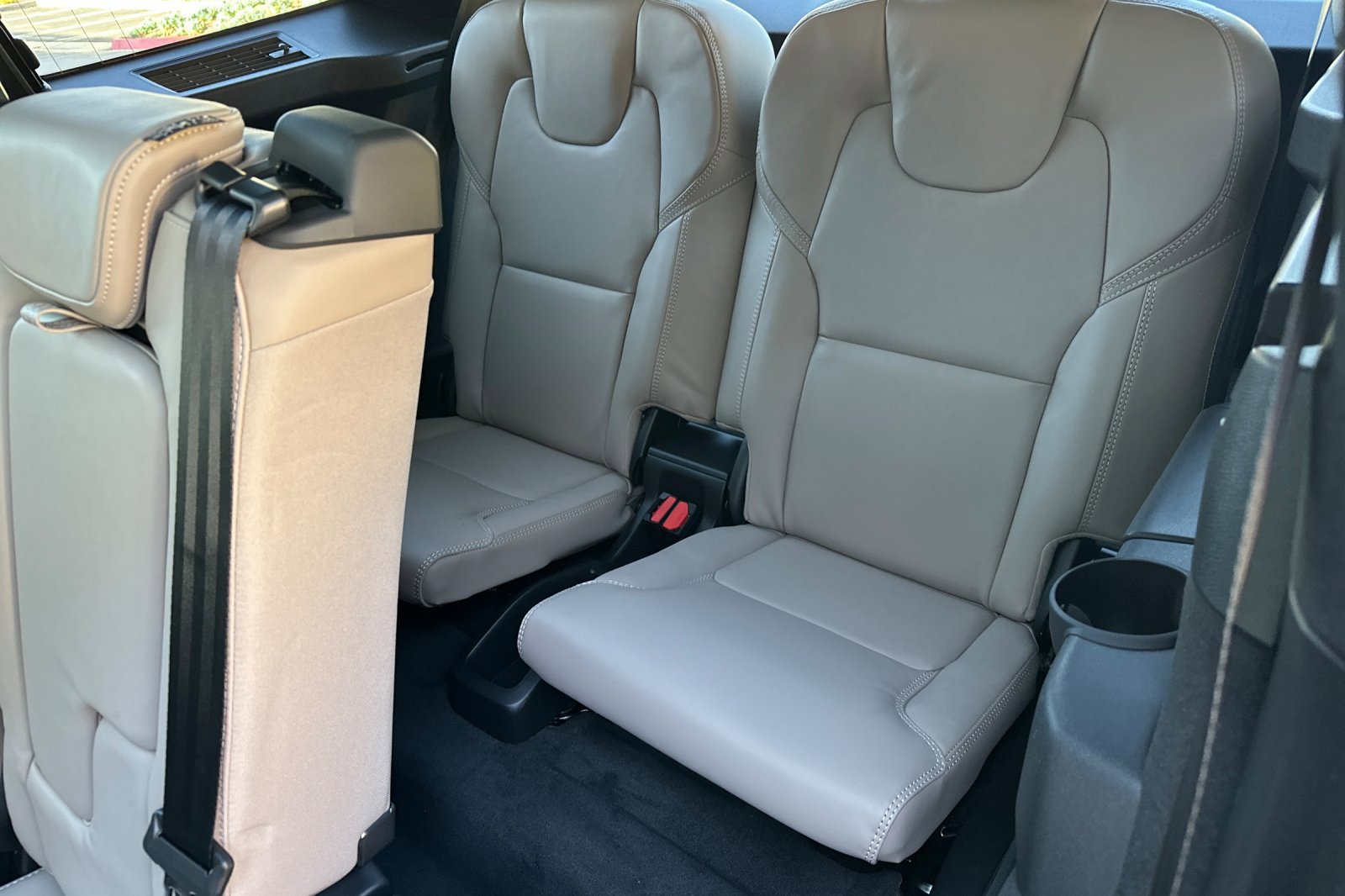 New 2026 Volvo XC90 T8 Ultra w/ Lounge Package image 13