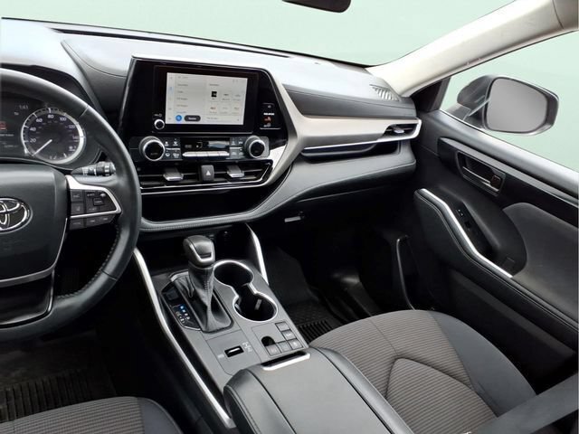 Used 2023 Toyota Highlander LE FWD image 19