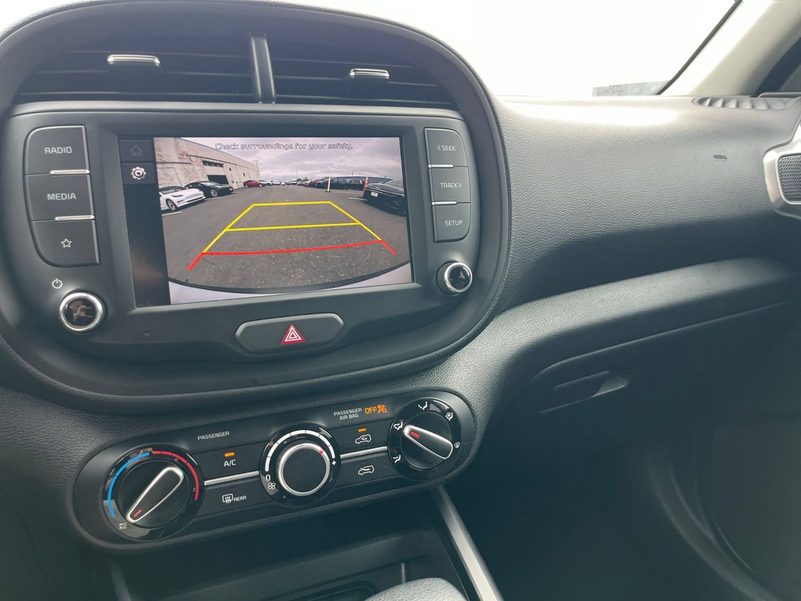 Used 2025 Kia Soul LX w/ LX Technology Package FWD image 19