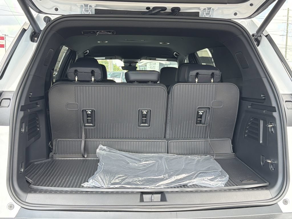 New 2026 Chevrolet Traverse LT w/ Midnight/Sport Edition FWD image 18