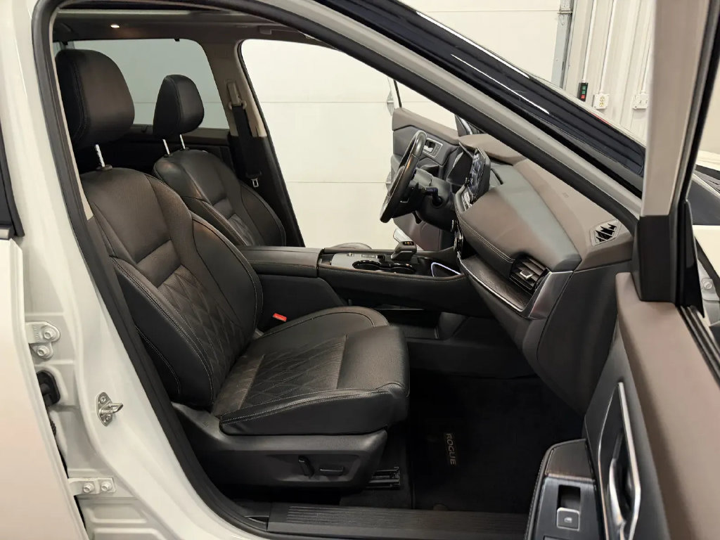 Used 2022 Nissan Rogue Platinum w/ Head-Up Display Package FWD image 43