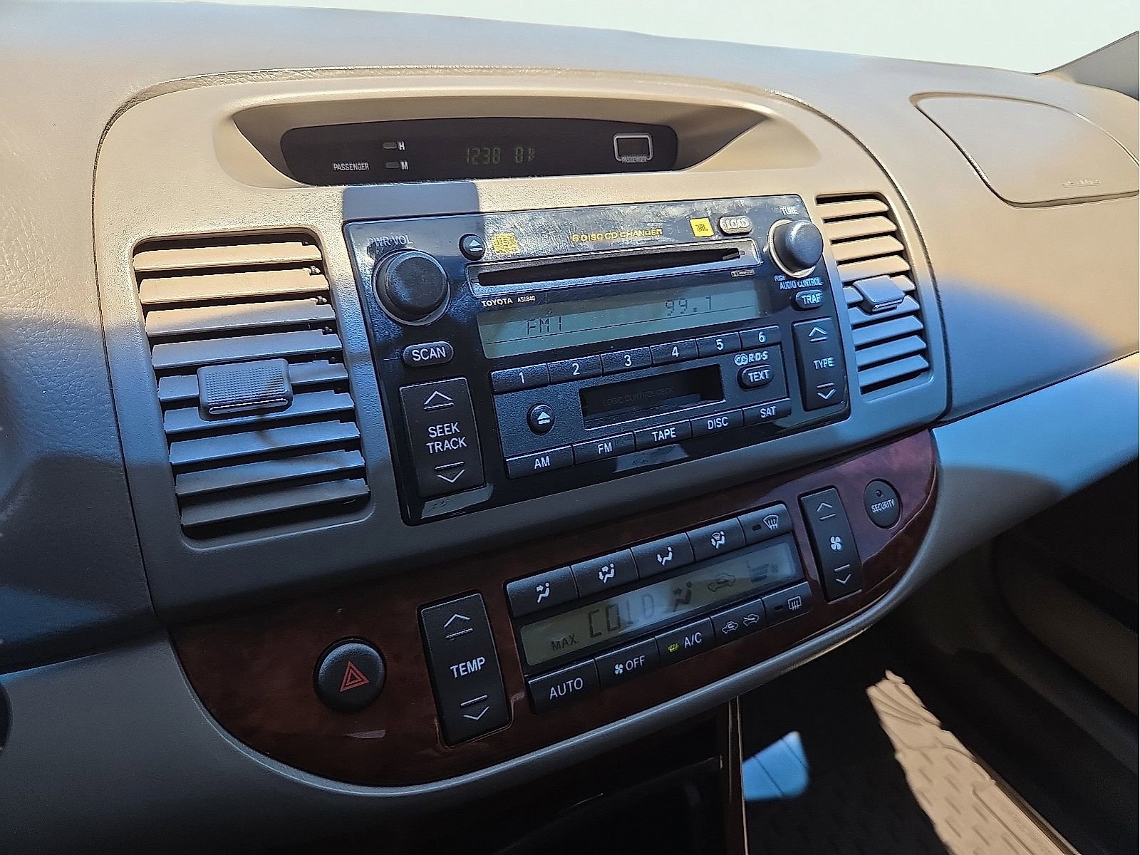 Used 2005 Toyota Camry FWD image 16