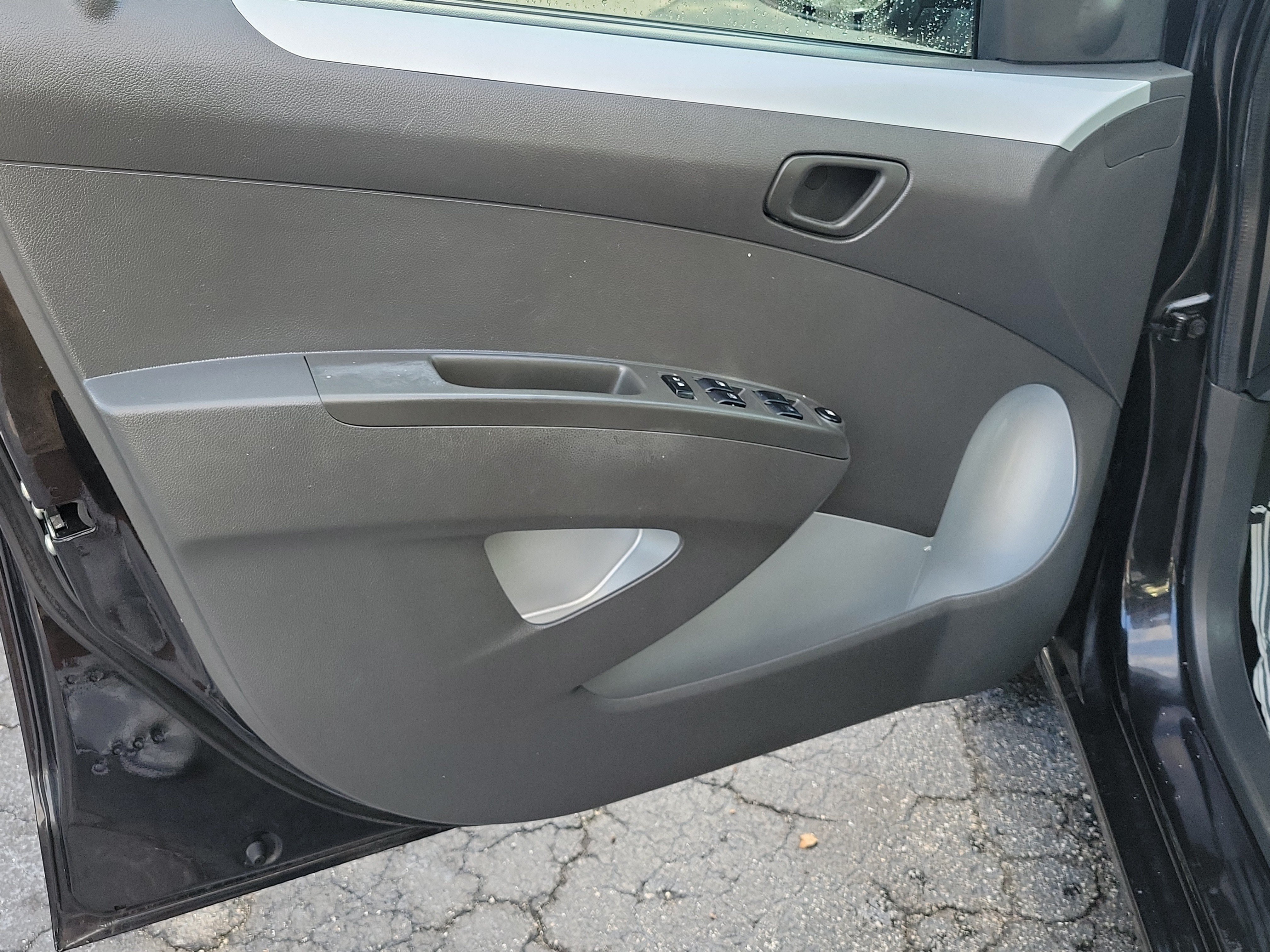 Used 2014 Chevrolet Spark LT FWD image 16