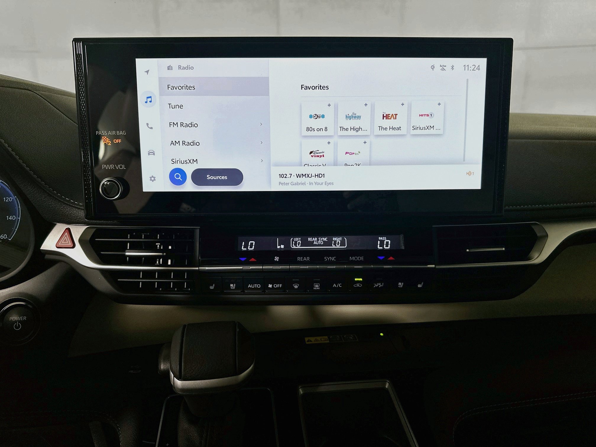 Used 2025 Toyota Sienna Platinum AWD/4WD image 24