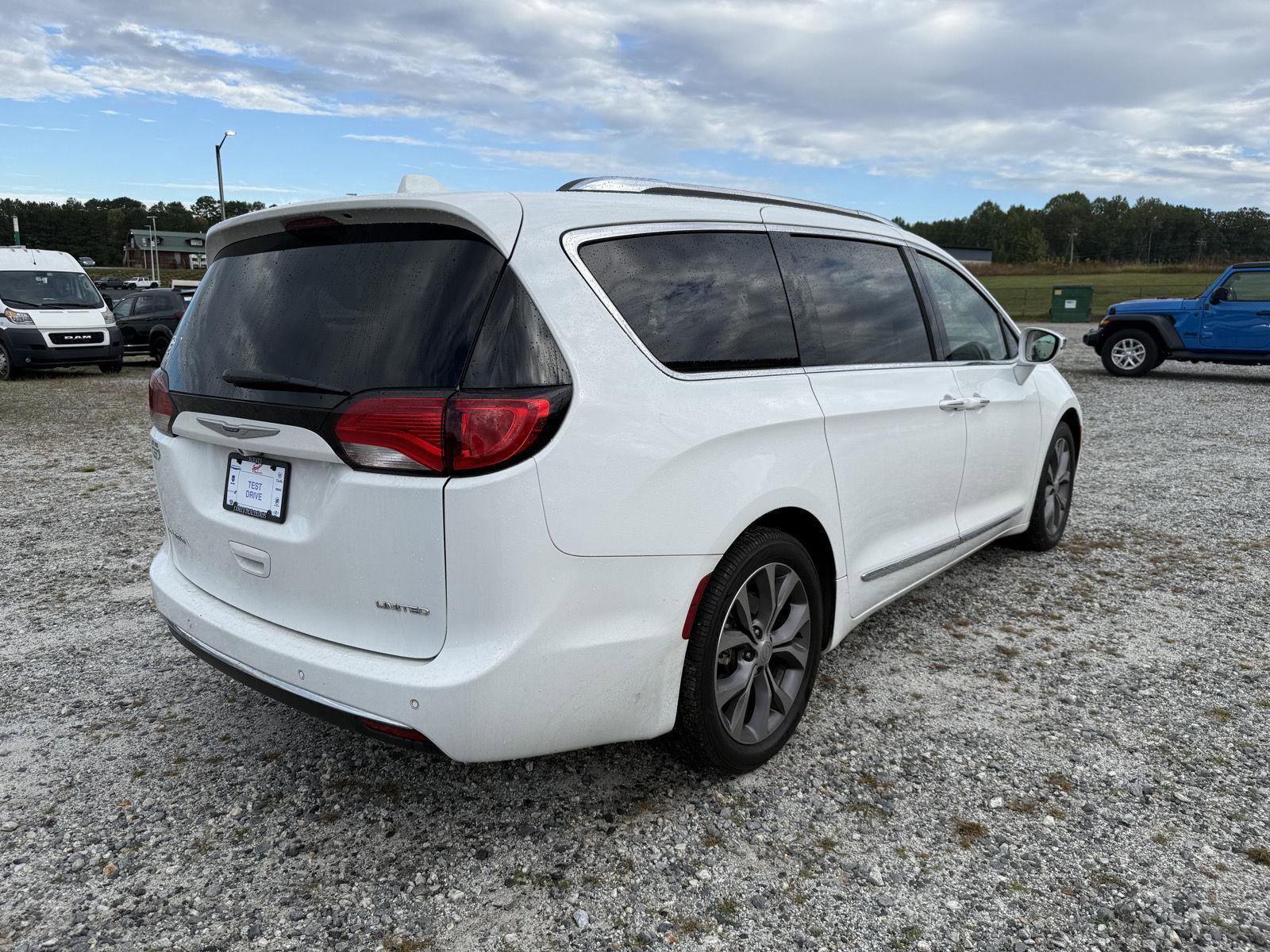 Used 2020 Chrysler Pacifica Limited w/ Tire & Wheel Group image 5